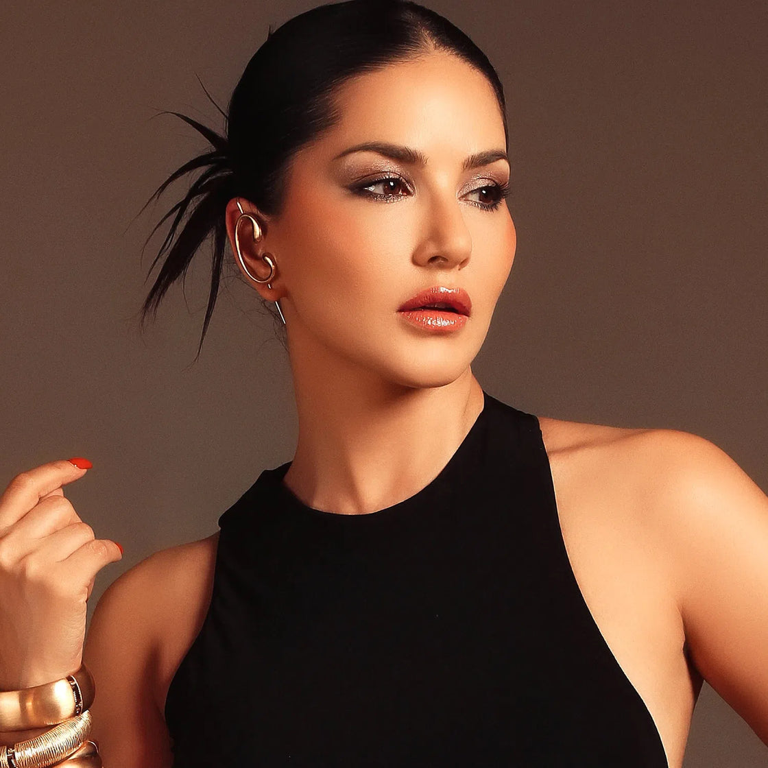 Star Struck By Sunny Leone Liquid Lip Color - Bronze Beauty | Swadesiicart