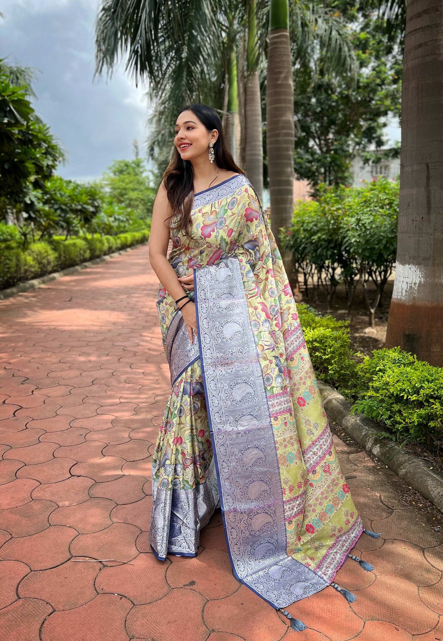 Vamsee Bhavi Navy Blue Tussar Dola Satin Silk Saree - Swadesiicart
