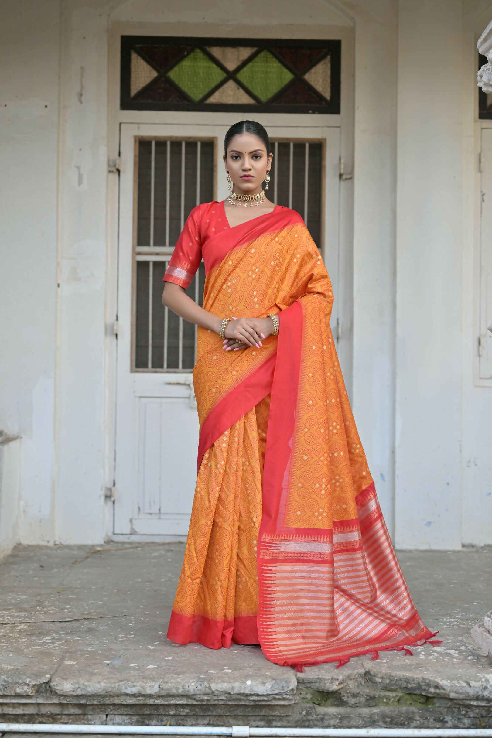 Vishnu Weaves Women's Yellow Raw Silk Saree with Blouse - Swadesiicart