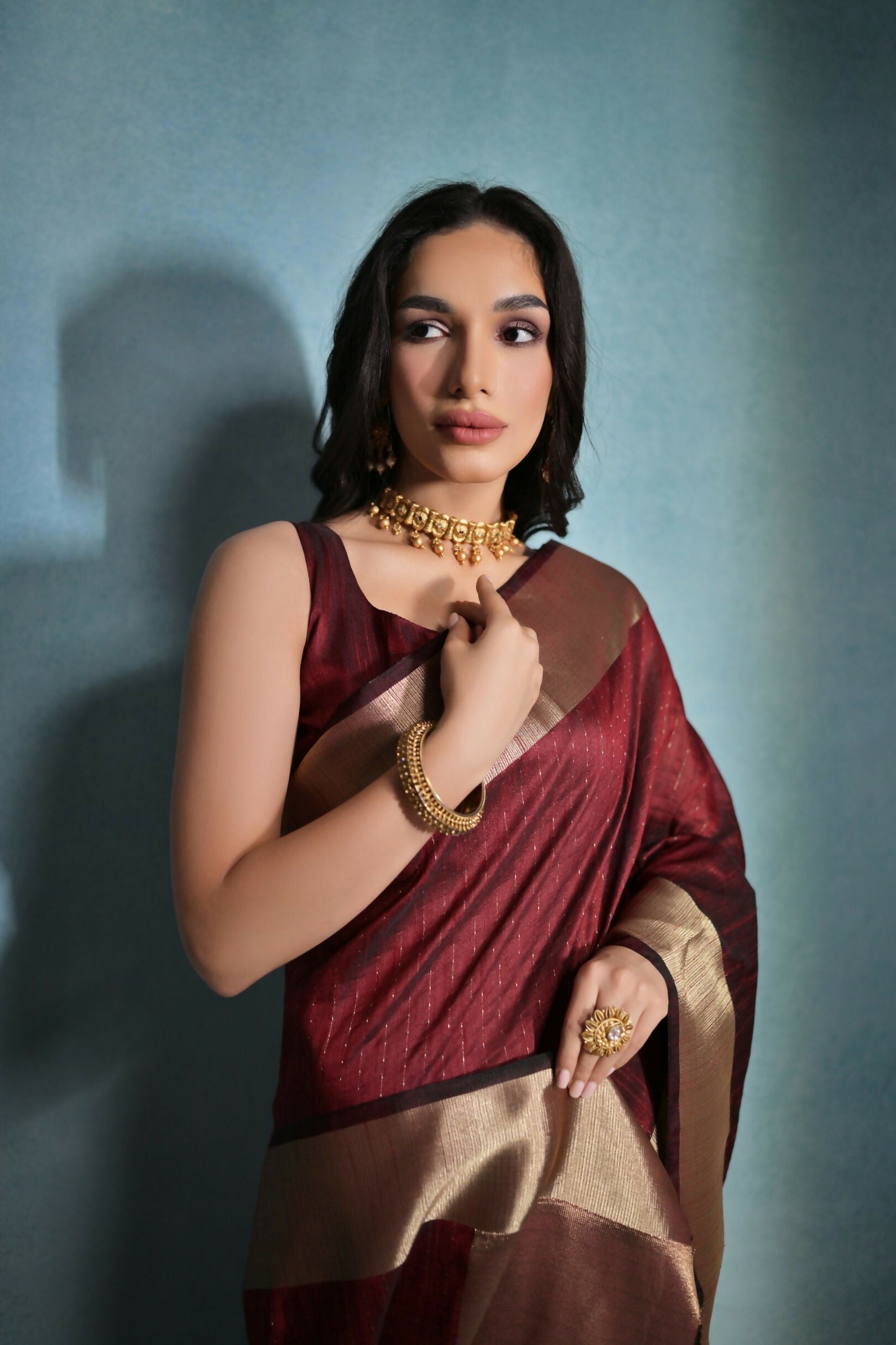 Vishnu Weaves Women's Maroon Raw Silk Zari Woven Saree with Blouse - Swadesiicart