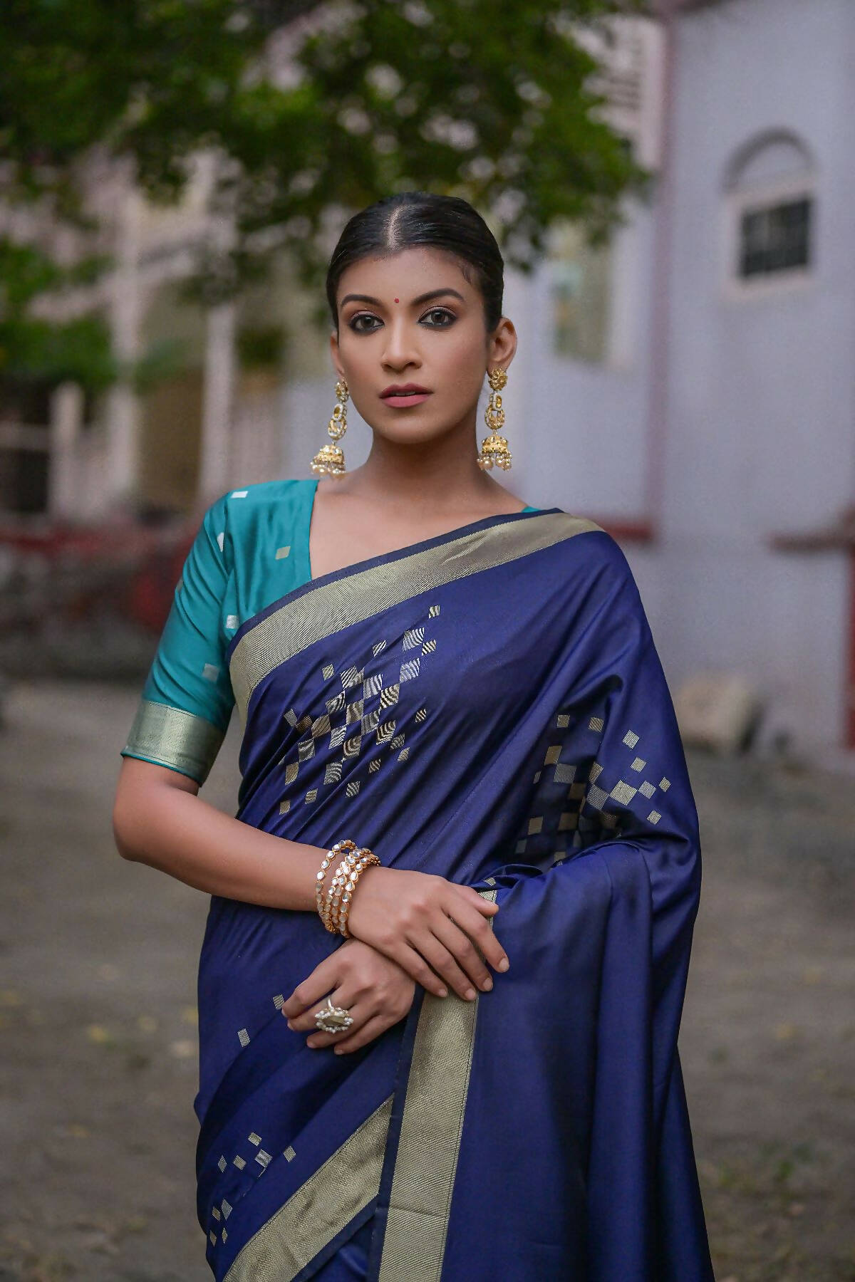 Vishnu Weaves Women's Navy-Blue Soft Silk Zari Woven Saree with Blouse - Swadesiicart