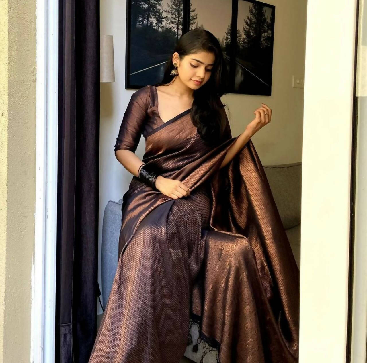 DEIANA'S Beautiful Designer Golden zari Soft Lichi Silk Saree - Black - Swadesiicart