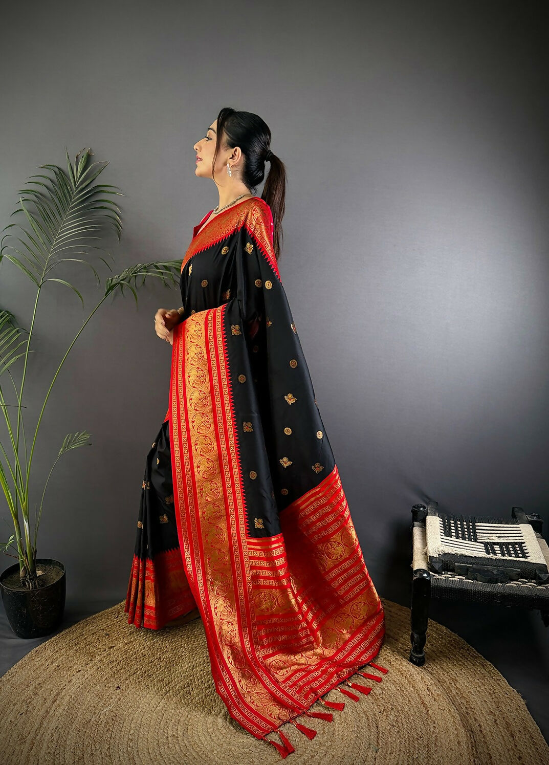 Joban Fashion Banarasi Black Woven Soft Silk Saree | Swadesiicart