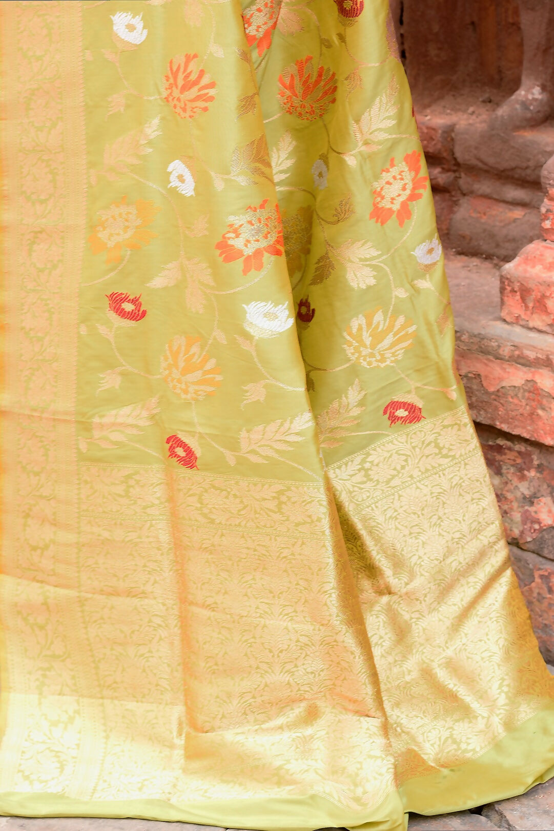 Joban Fashion Light Green Banarasi Katan Pure Handloom Banarasi Silk Saree | Swadesiicart