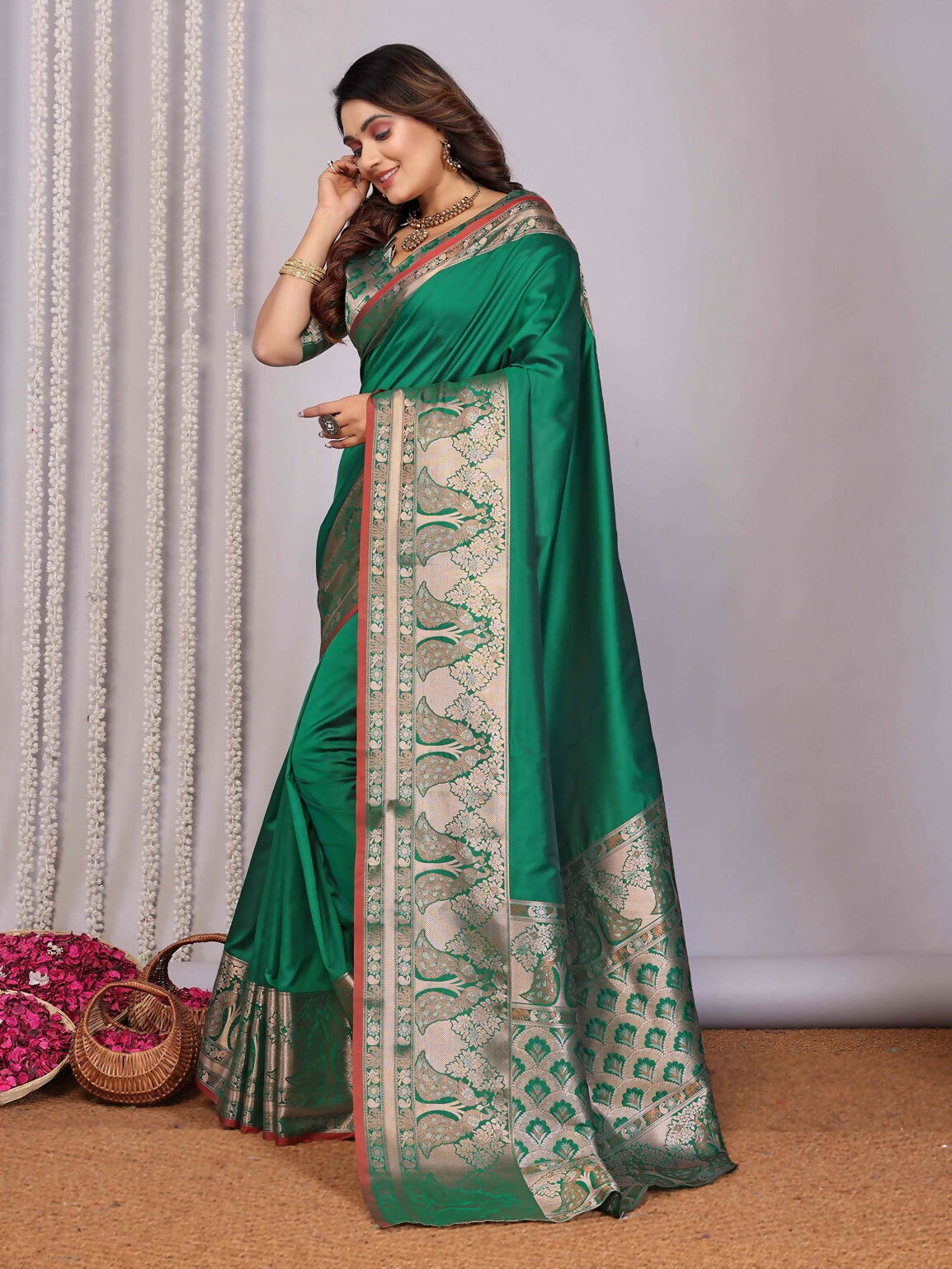 Joban Fashion Green Woven Banarasi Silk Sarees | Swadesiicart