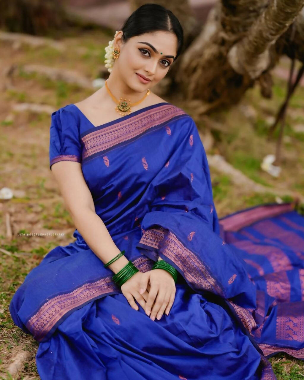 DEIANA'S Beautiful Designer Golden zari Soft Lichi Silk Saree - Blue - Swadesiicart
