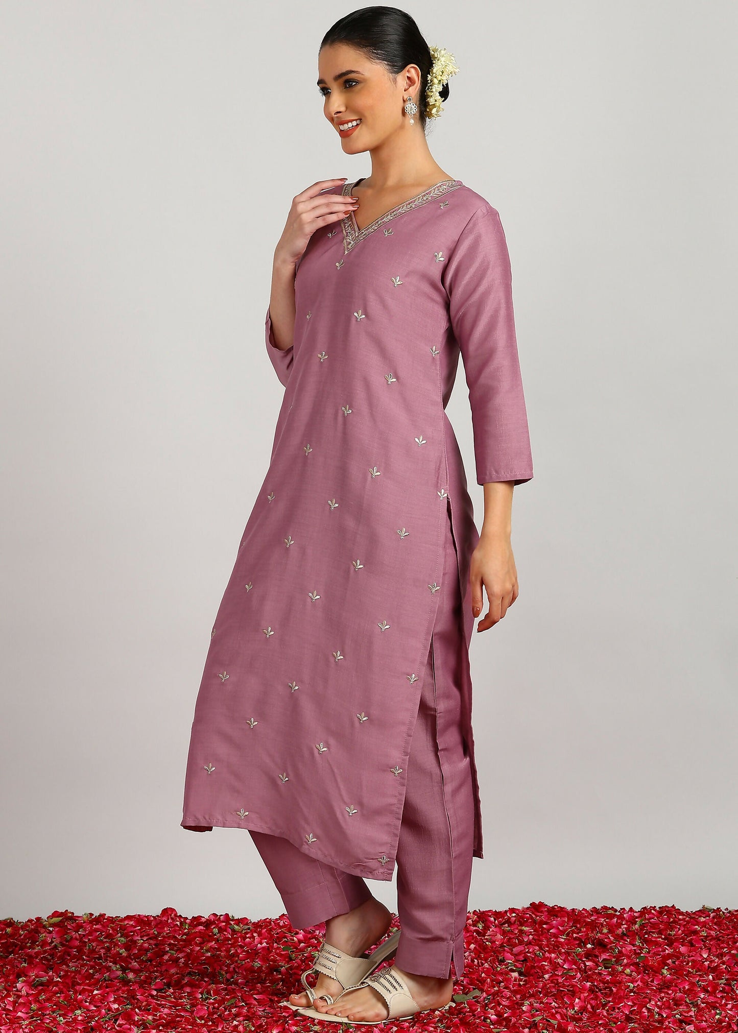 Aavyora Women’s Lavender Embroidered Kurta Set with Dupatta - Swadesiicart