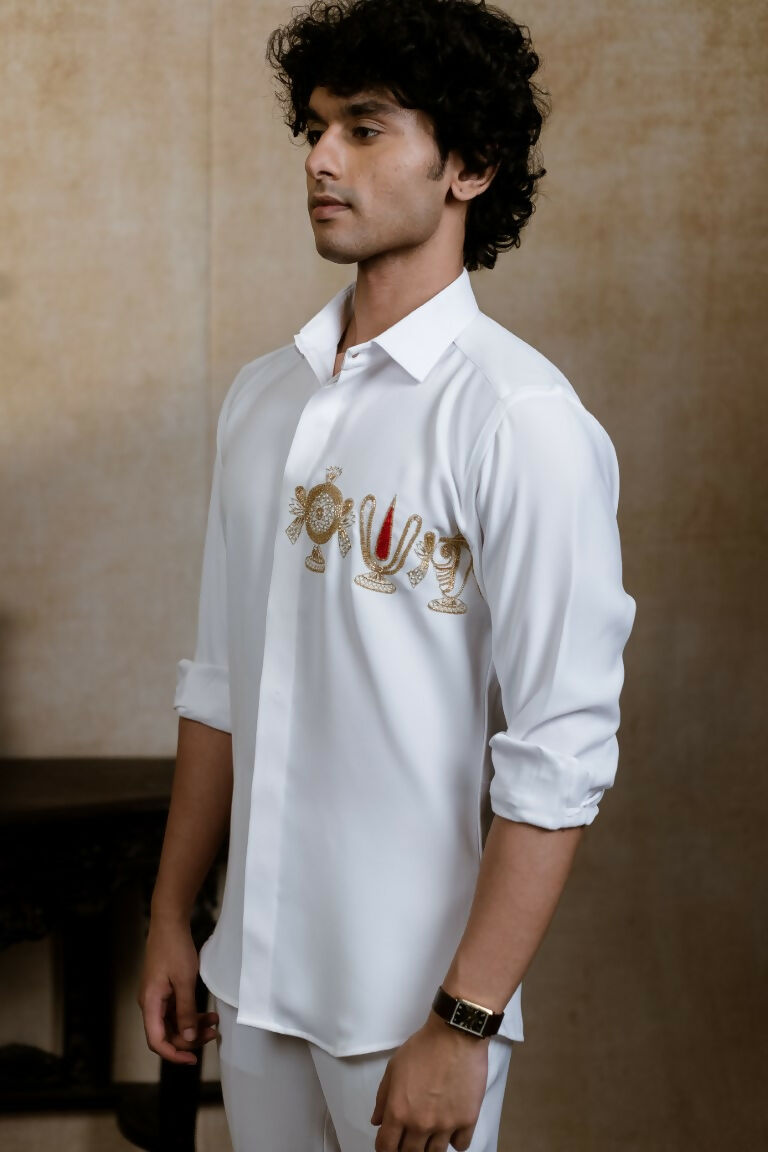 British White Kanaka Murti Shirt By Hilo Design | Swadesiicart
