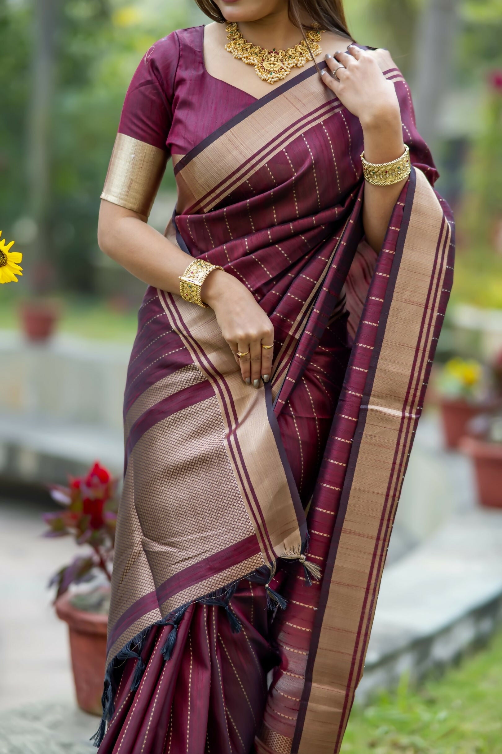 Vishnu Weaves Women's Maroon Raw Silk Saree with Blouse - Swadesiicart