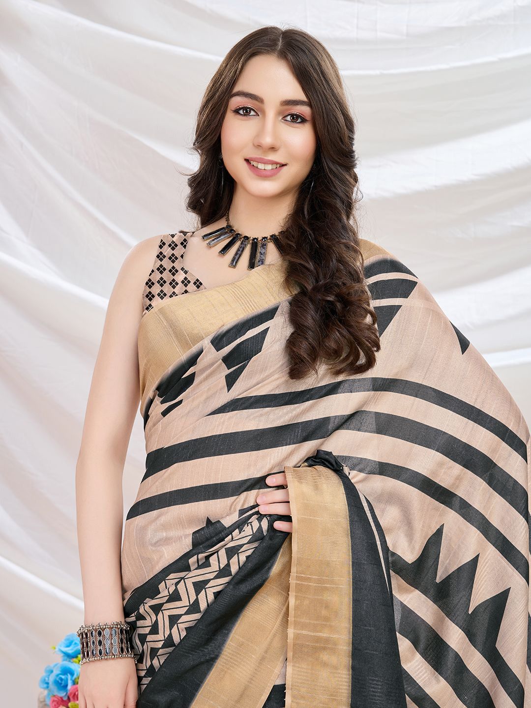 Mitera Zari Silk Blend Banarasi Saree | Swadesiicart