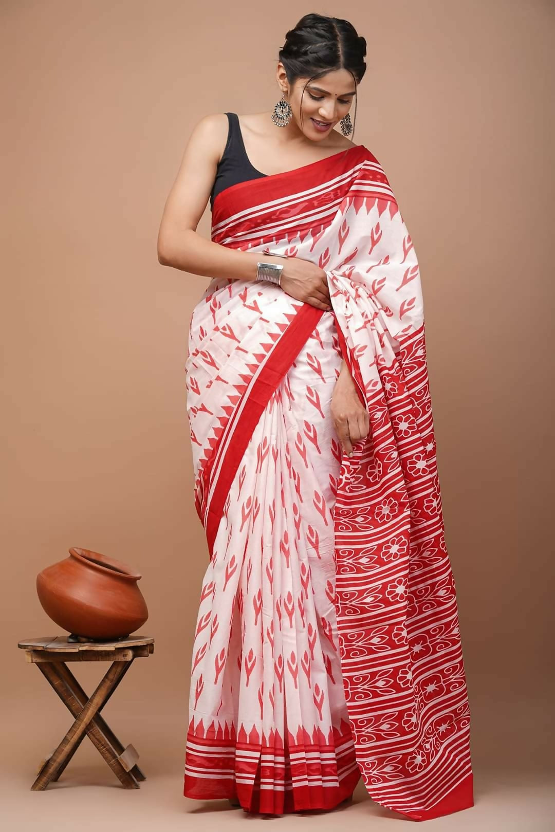 Exclusive Collection White Red Beautiful Mulmul Cotton Saree - Swadesiicart