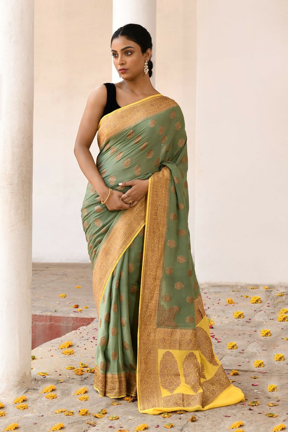Joban Fashion Grass Green Crepe Chiffon Pure Handloom Banarasi Silk Saree | Swadesiicart