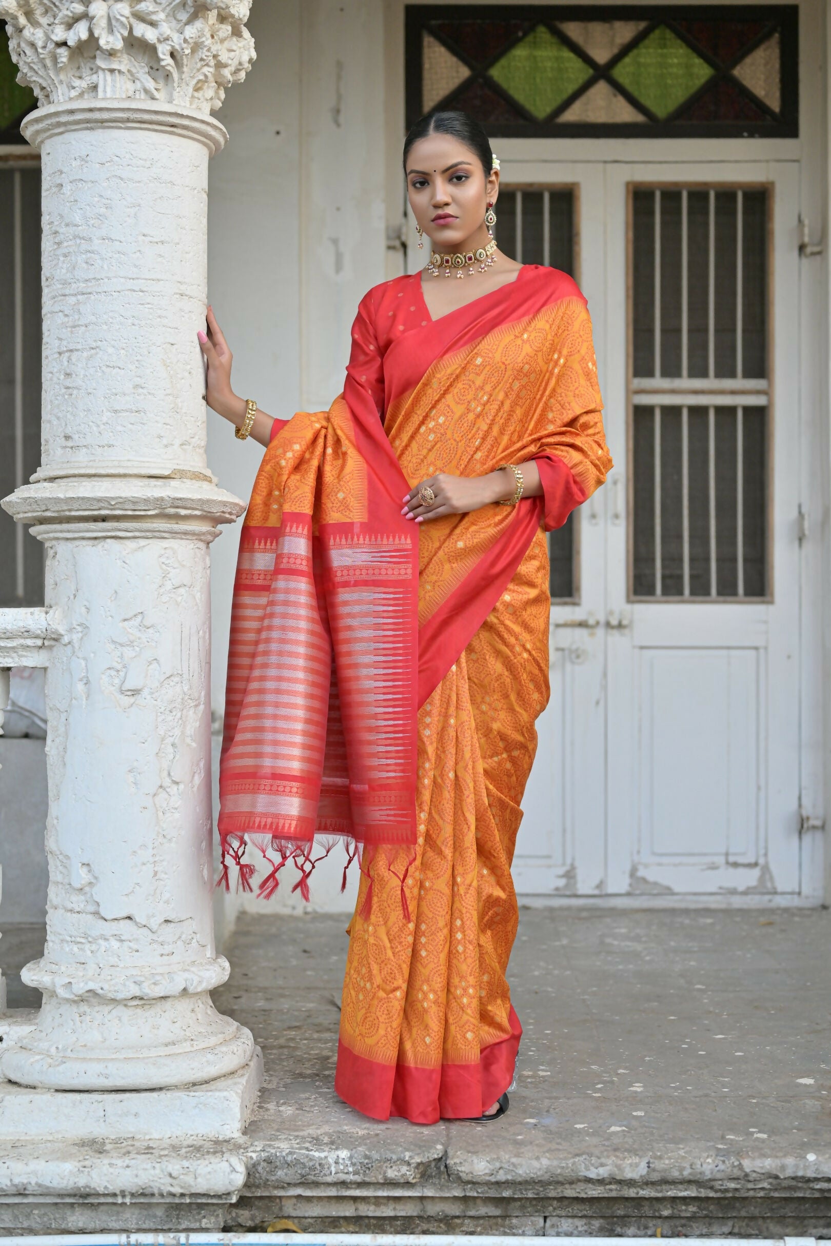 Vishnu Weaves Women's Yellow Raw Silk Saree with Blouse - Swadesiicart
