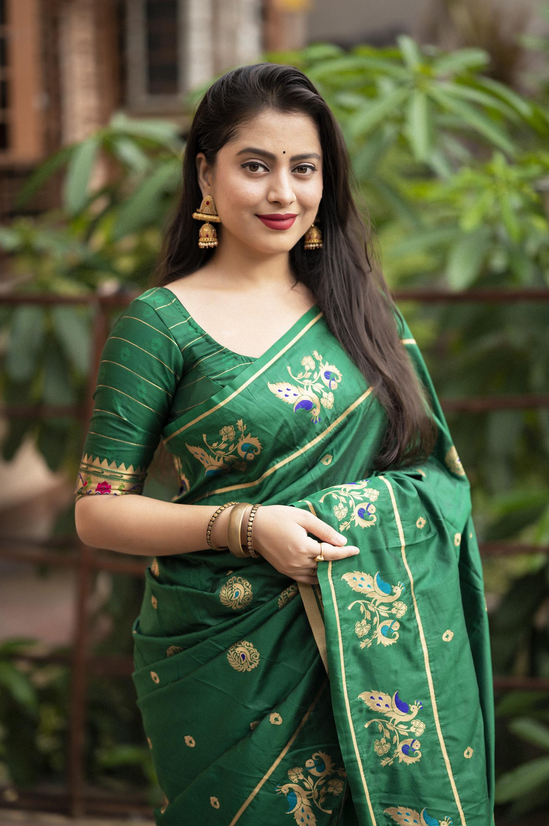 Green Pure Silk Woven Design Saree with Unstitched Blouse - Hiral Fashion | Swadesiicart