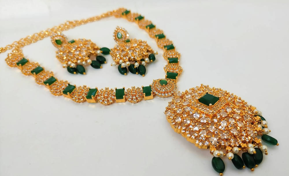 Uncut & Emerald Designer Necklace Set - Swadesiicart