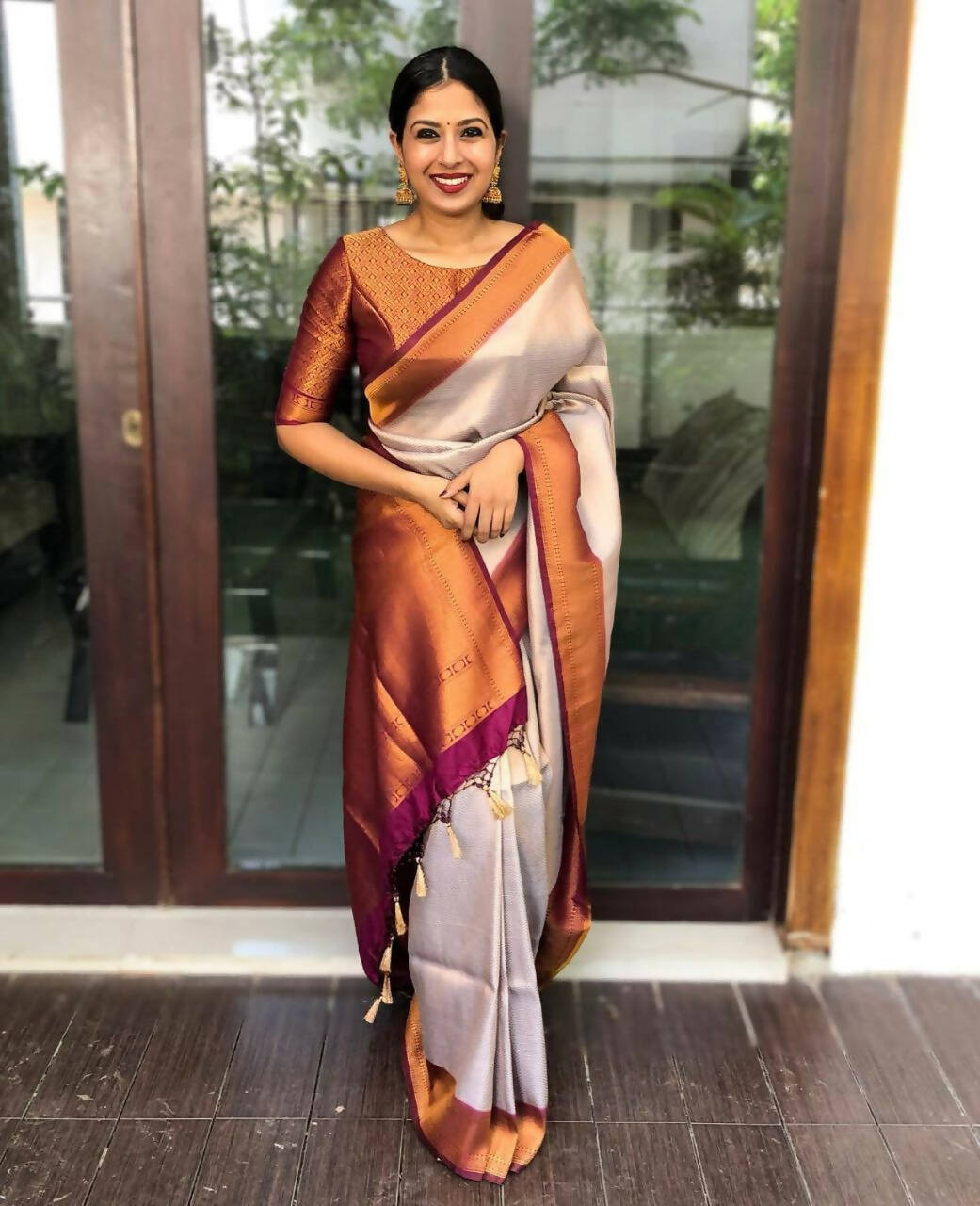 DEIANA'S Beautiful Designer Golden zari Soft Lichi Silk Saree - Cream - Swadesiicart