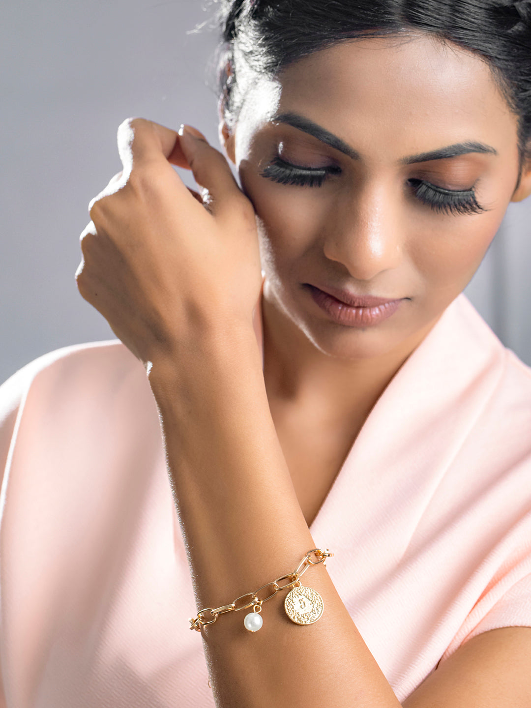 Priyaasi Women White Pearls Rose Gold-Polished Coin Link Bracelet - Swadesiicart