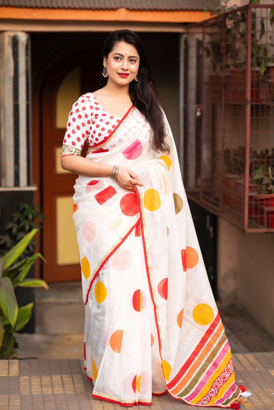 White Kota Silk Printed Saree with Unstitched Blouse - Hiral Fashion | Swadesiicart