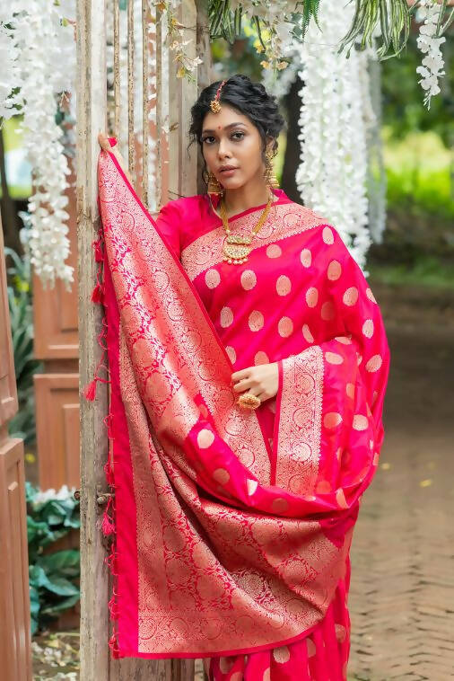 Vishnu Weaves Women's Pink Banarasi Silk Floral Zari Woven Saree with Unstitched Blouse - Swadesiicart
