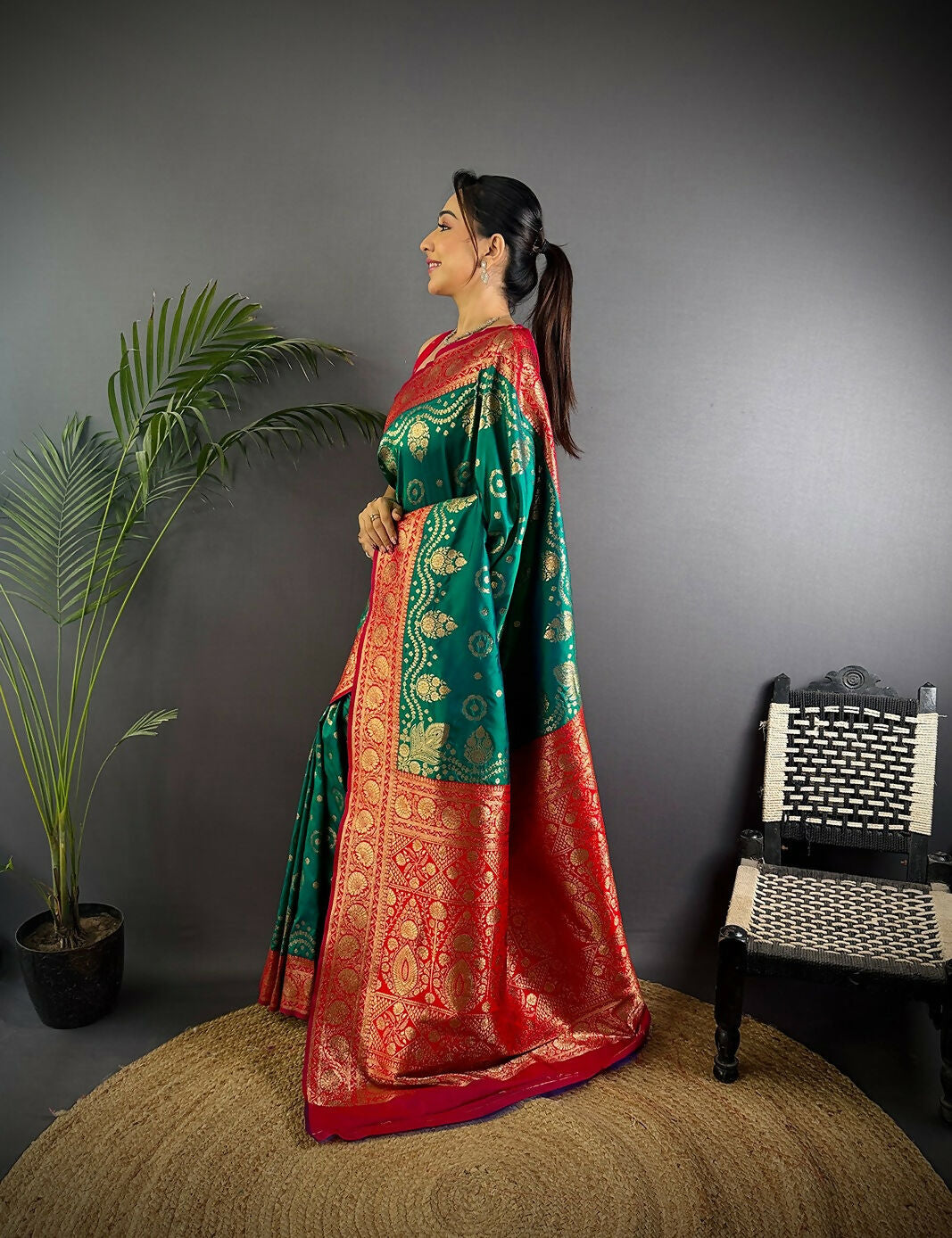Joban Fashion Pink Butti Banarasi Silk Sarees | Swadesiicart
