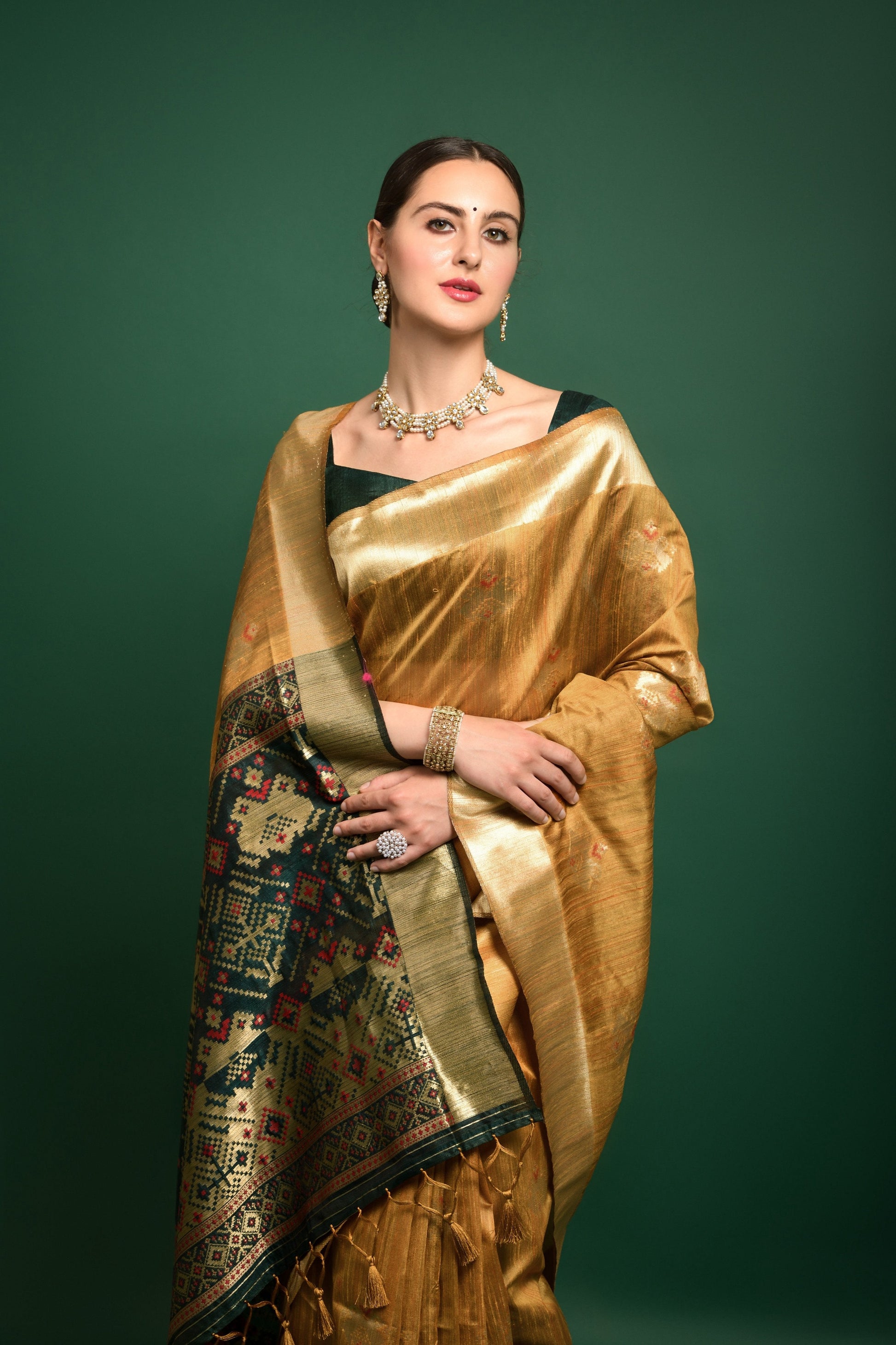 Vishnu Weaves Women's Yellow Tussar Silk Zari Woven Saree with Blouse - Swadesiicart
