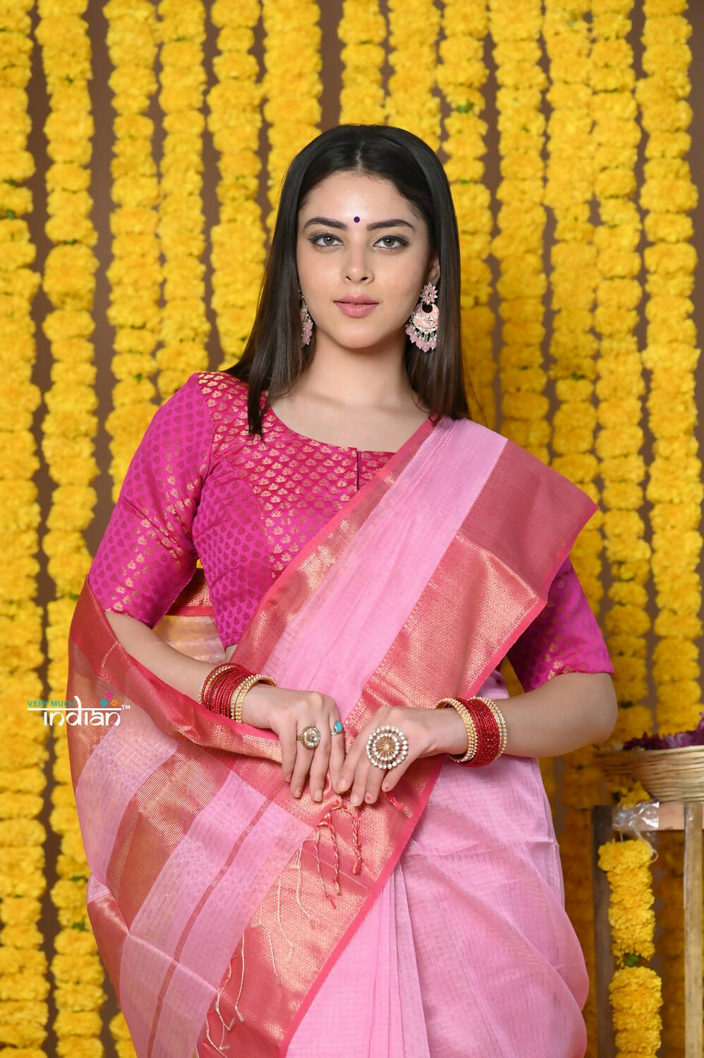 Very Much Indian Rajsi - Handloom Ari Checks Cotton Silk Saree With Golden Border - Pink | Swadesiicart