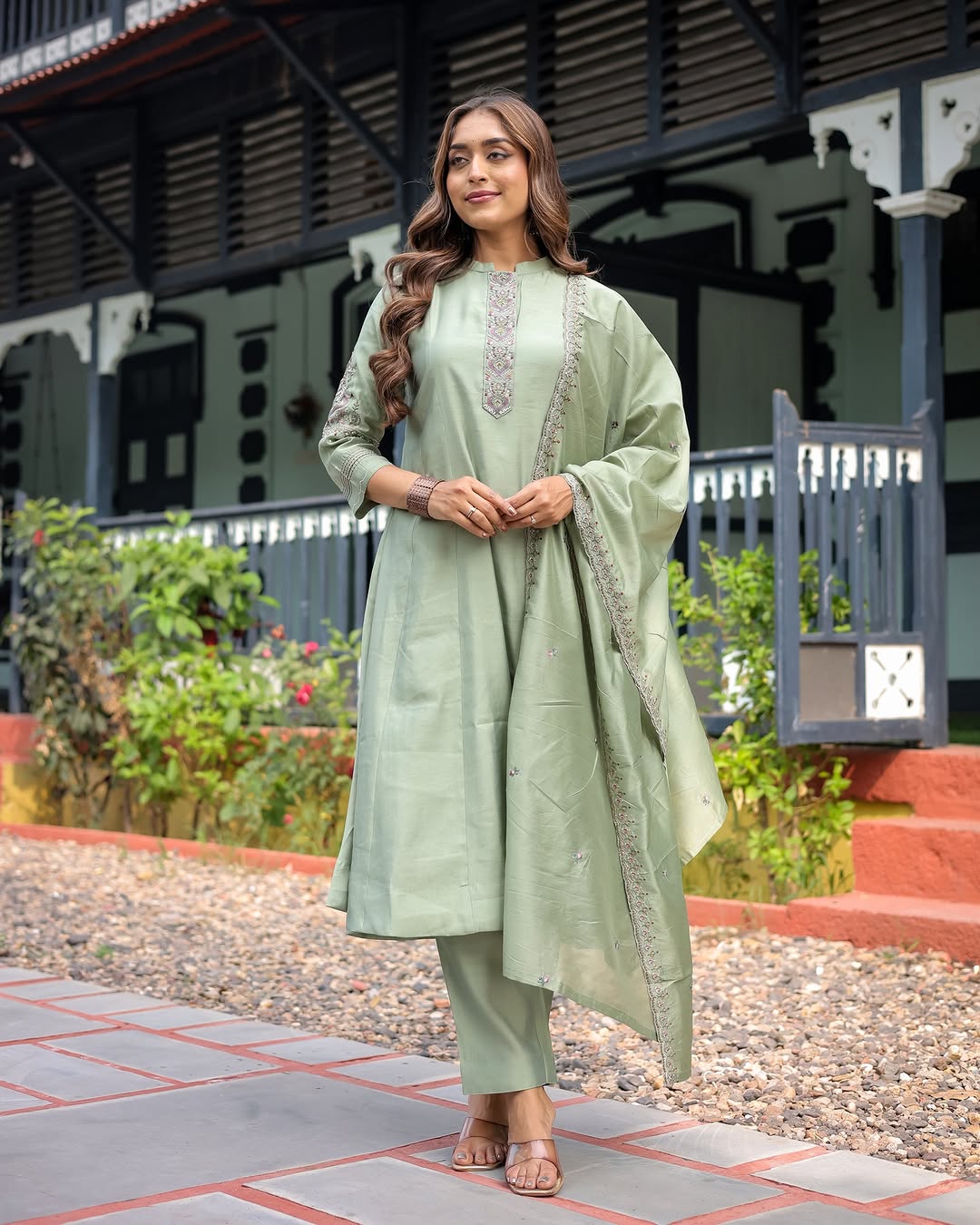 Lorenvalley Seagreen Muslin Silk Embroidered work Kurta Set - Swadesiicart