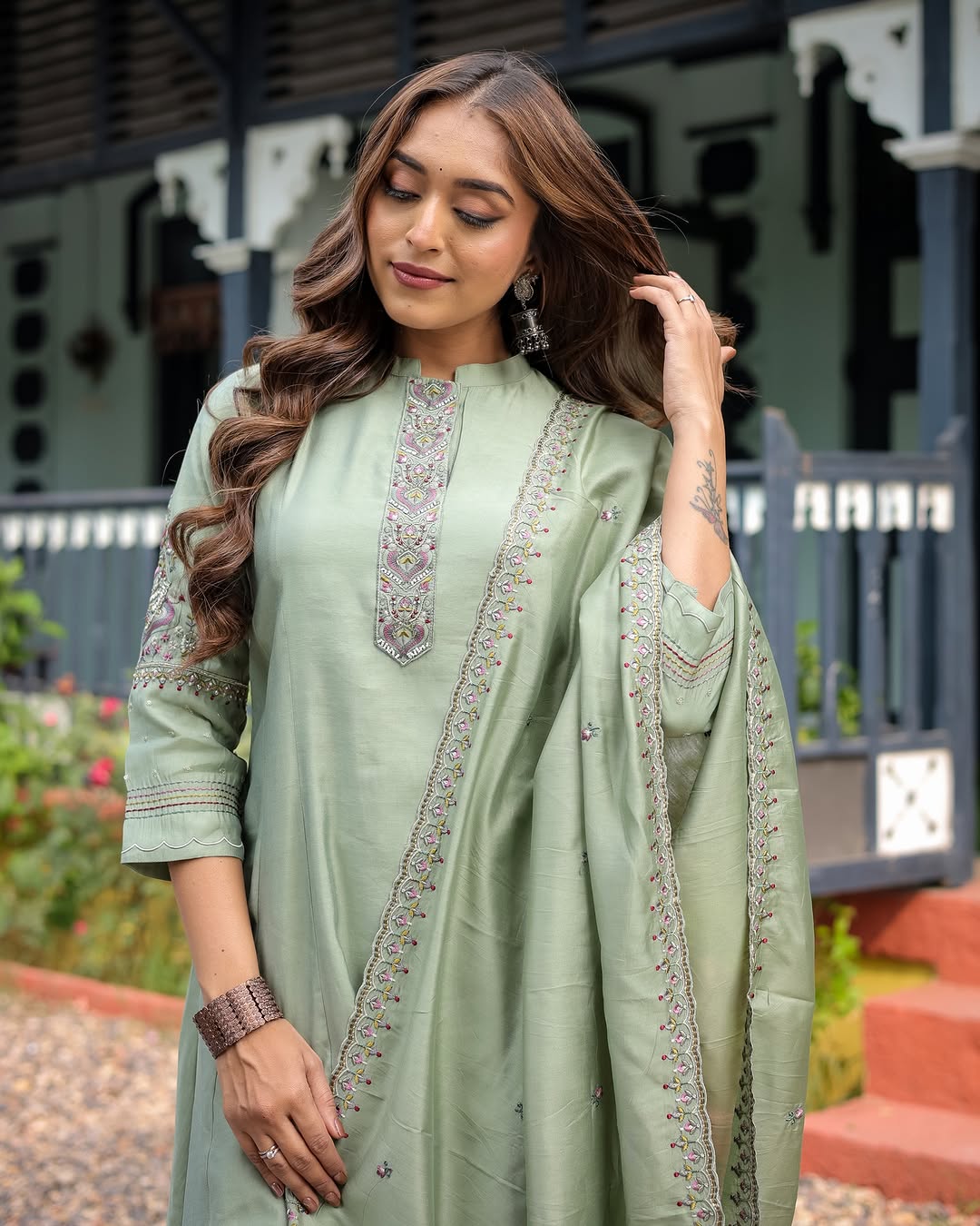 Lorenvalley Seagreen Muslin Silk Embroidered work Kurta Set - Swadesiicart