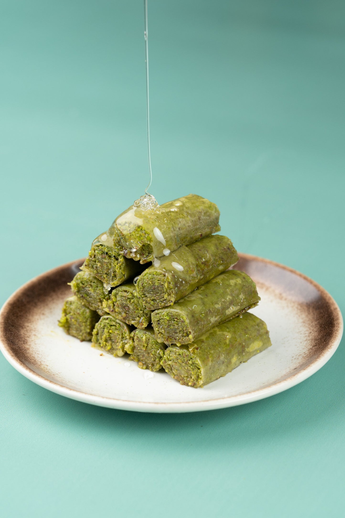 Gourmet Baklava Classic Pista Roll Baklava | Swadesiicart