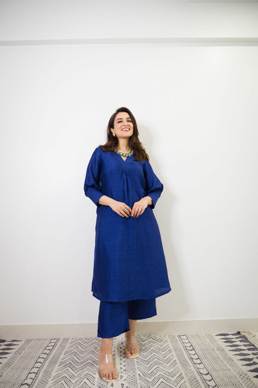 trueBrowns Blue Textured Silk Puff Sleeve Kurta Pant Set | Swadesiicart