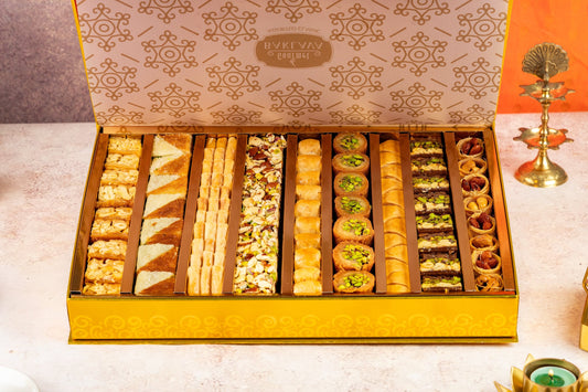 Gourmet Baklava Golden Hamper Box | Swadesiicart