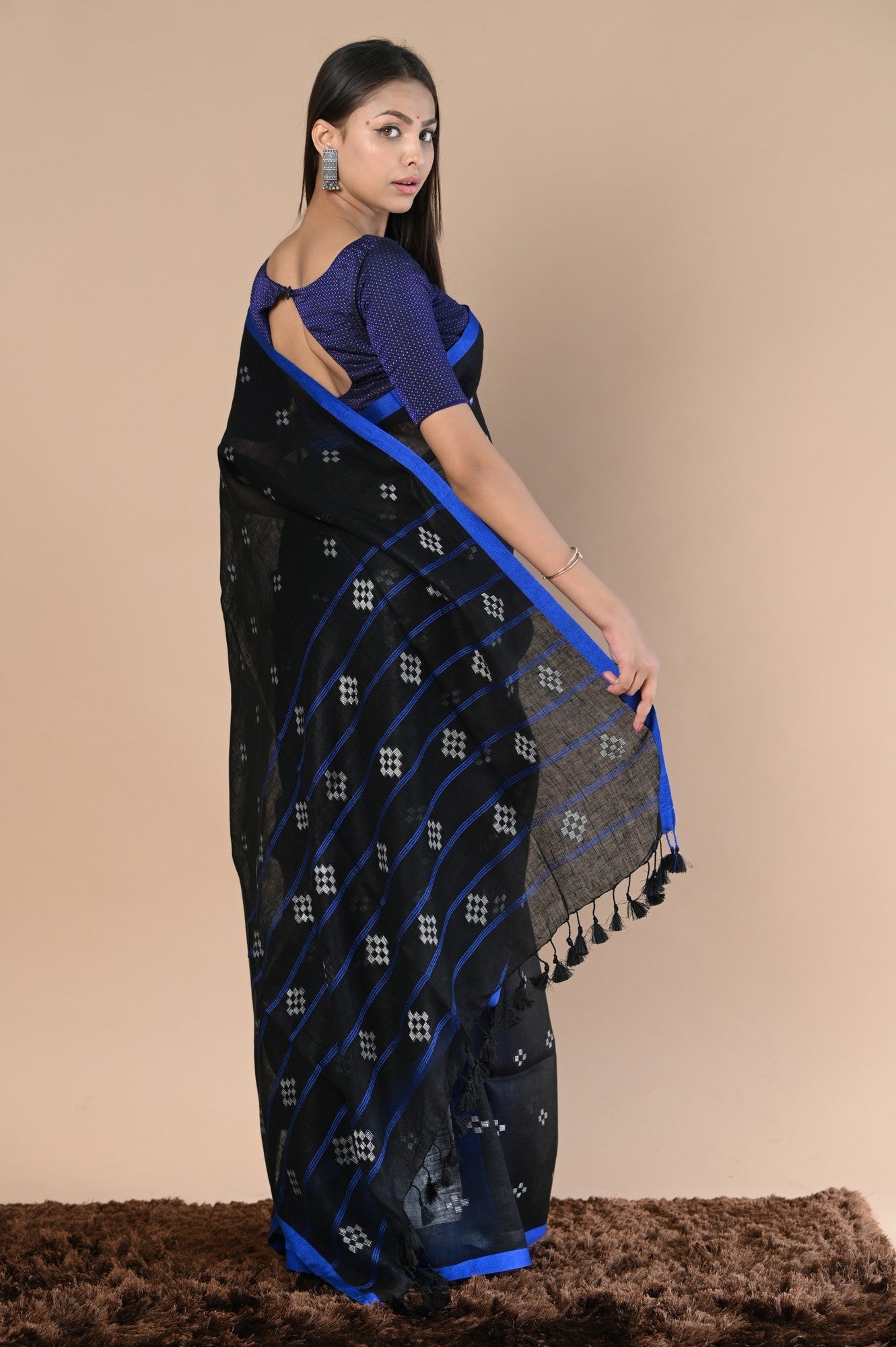 Very Much Indian Pure Linen Saree With Sleek Border and Exclusive Design | Swadesiicart