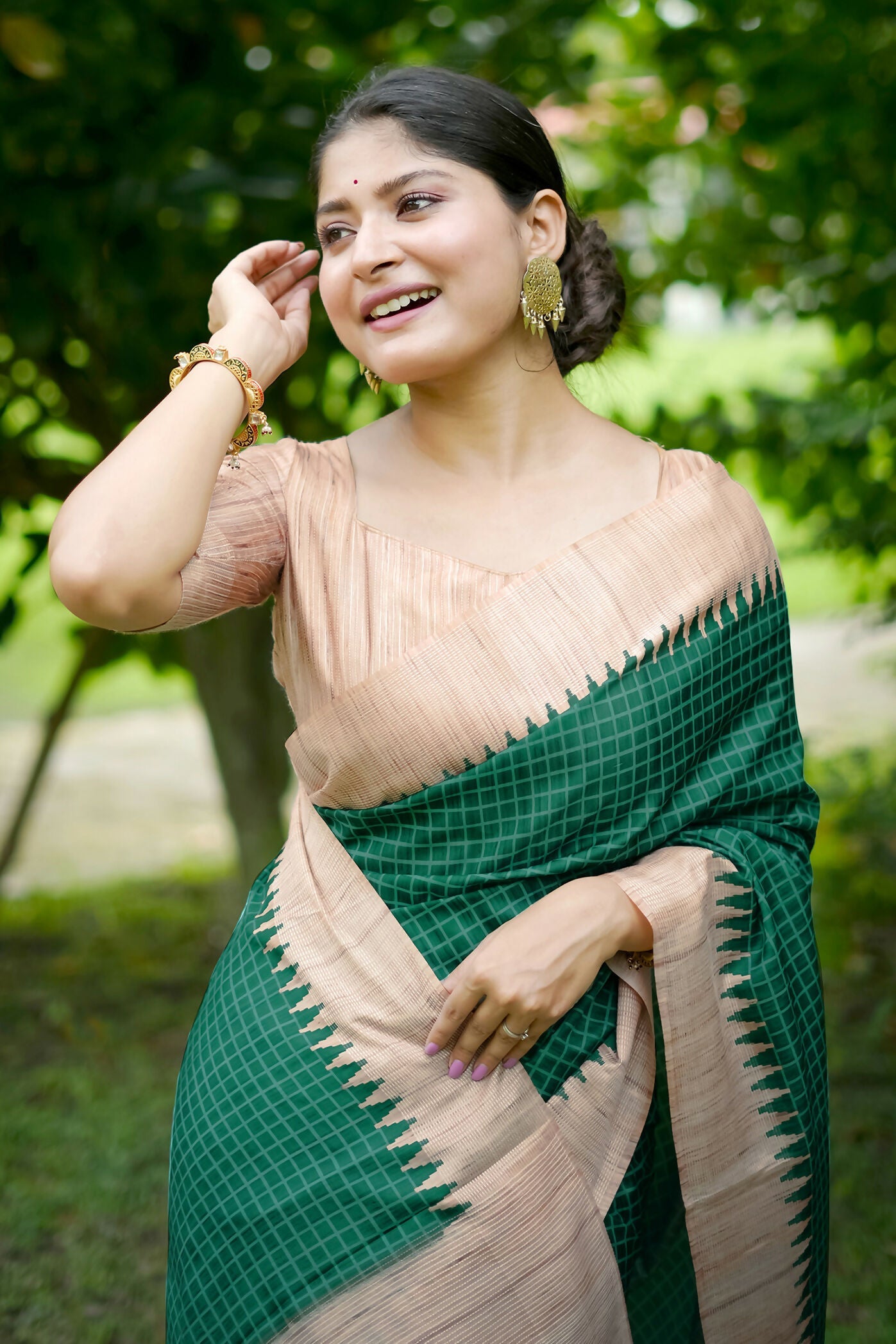Vishnu Weaves Women's Green Tussar Silk Woven Saree with Blouse - Swadesiicart