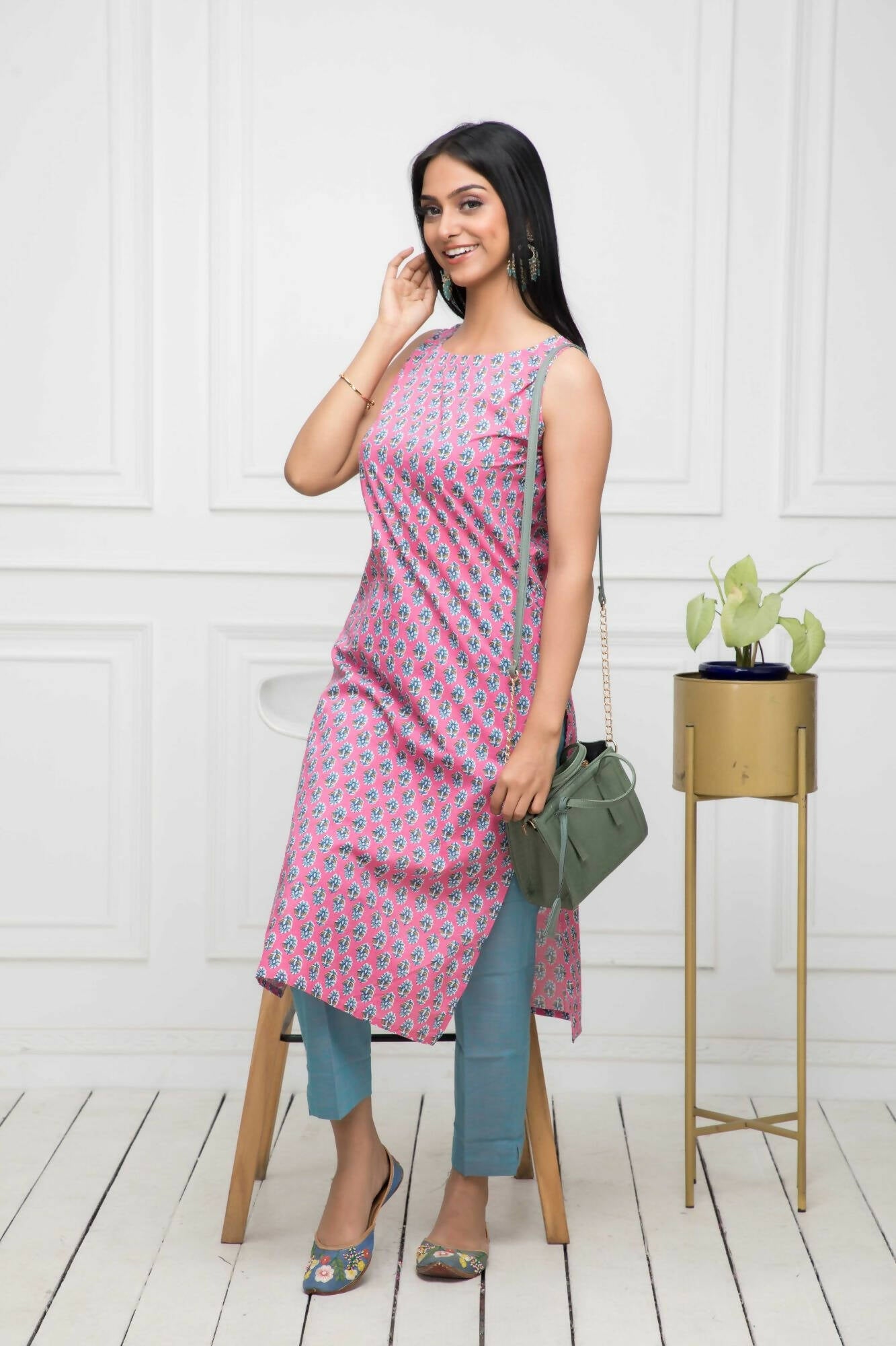 Myshka Women Pink Solid Cotton Straight Round Neck Kurtas - Swadesiicart