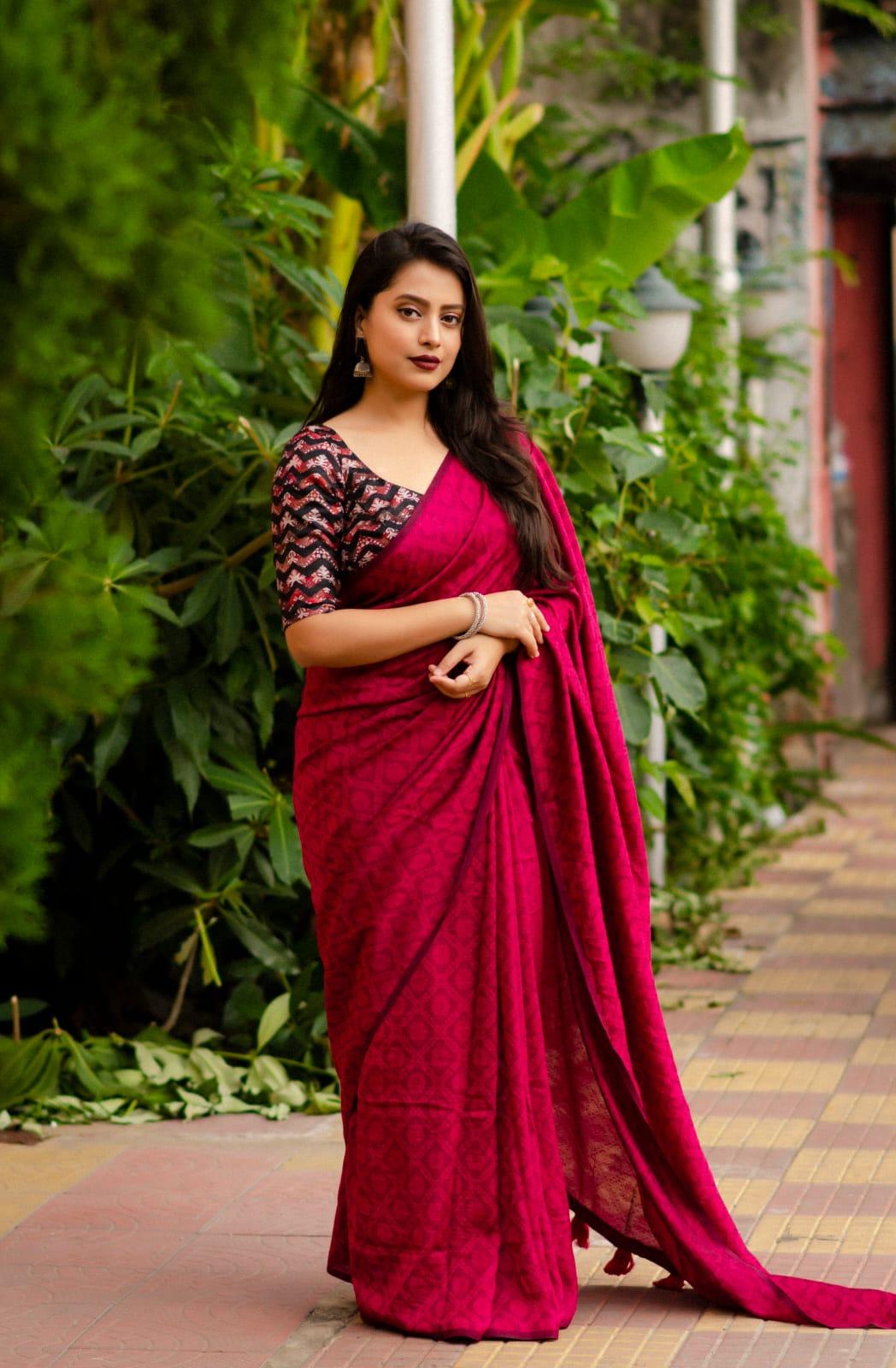 Red Jute Silk Woven Design Saree with Unstitched Blouse - Hiral Fashion | Swadesiicart