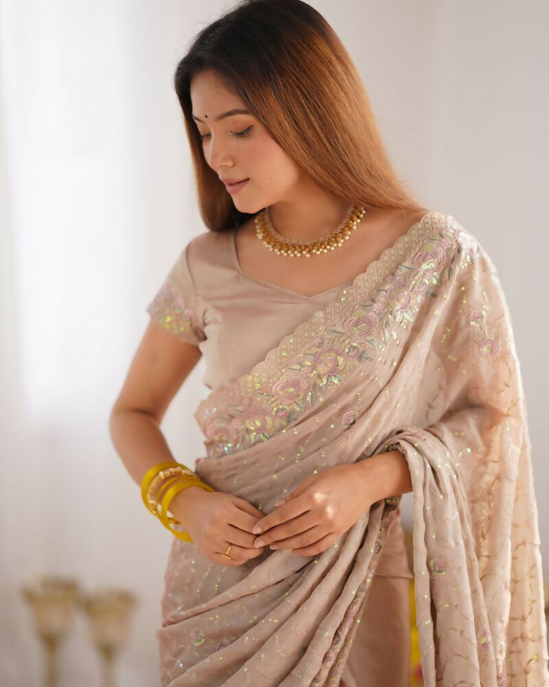 Vamsee Mumtaz Cream Crunchy Crush Saree - Swadesiicart