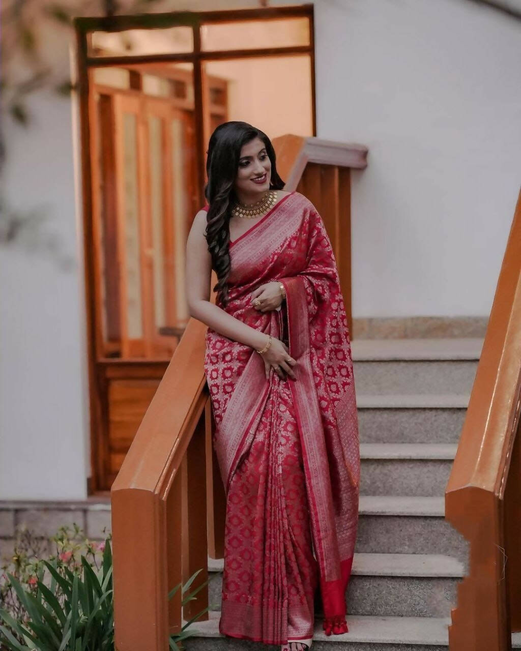 DEIANA'S Beautiful Designer Golden zari Soft Lichi Silk Saree - Red - Swadesiicart