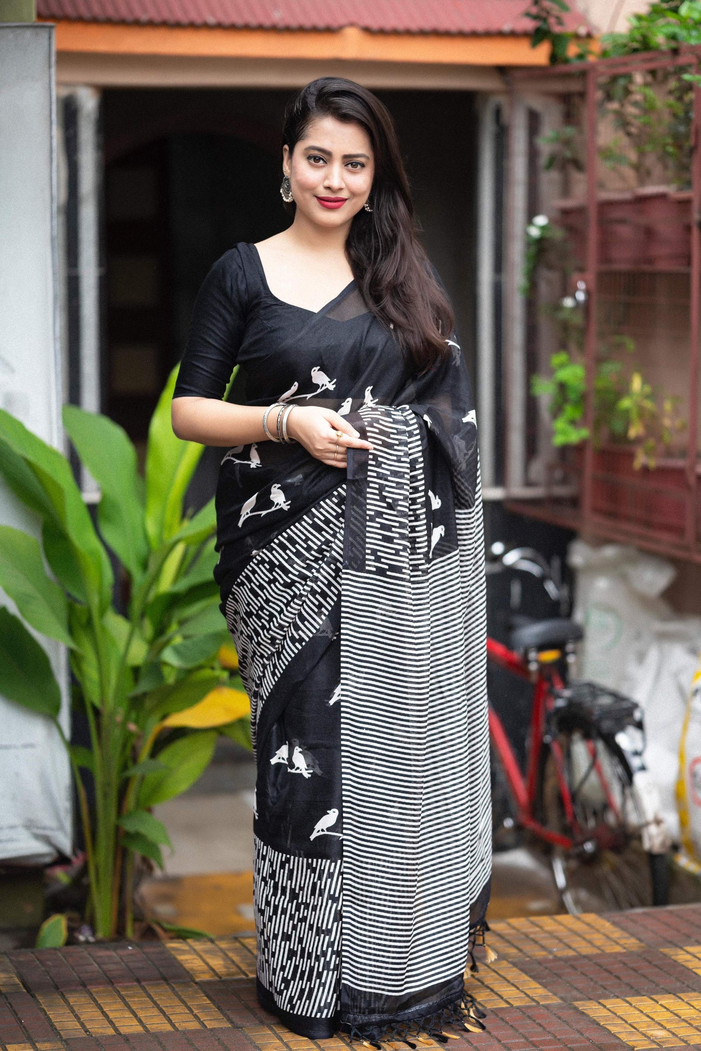 Black Silk Blend Ethnic Motifs Saree with Unstitched Blouse - Hiral Fashion | Swadesiicart