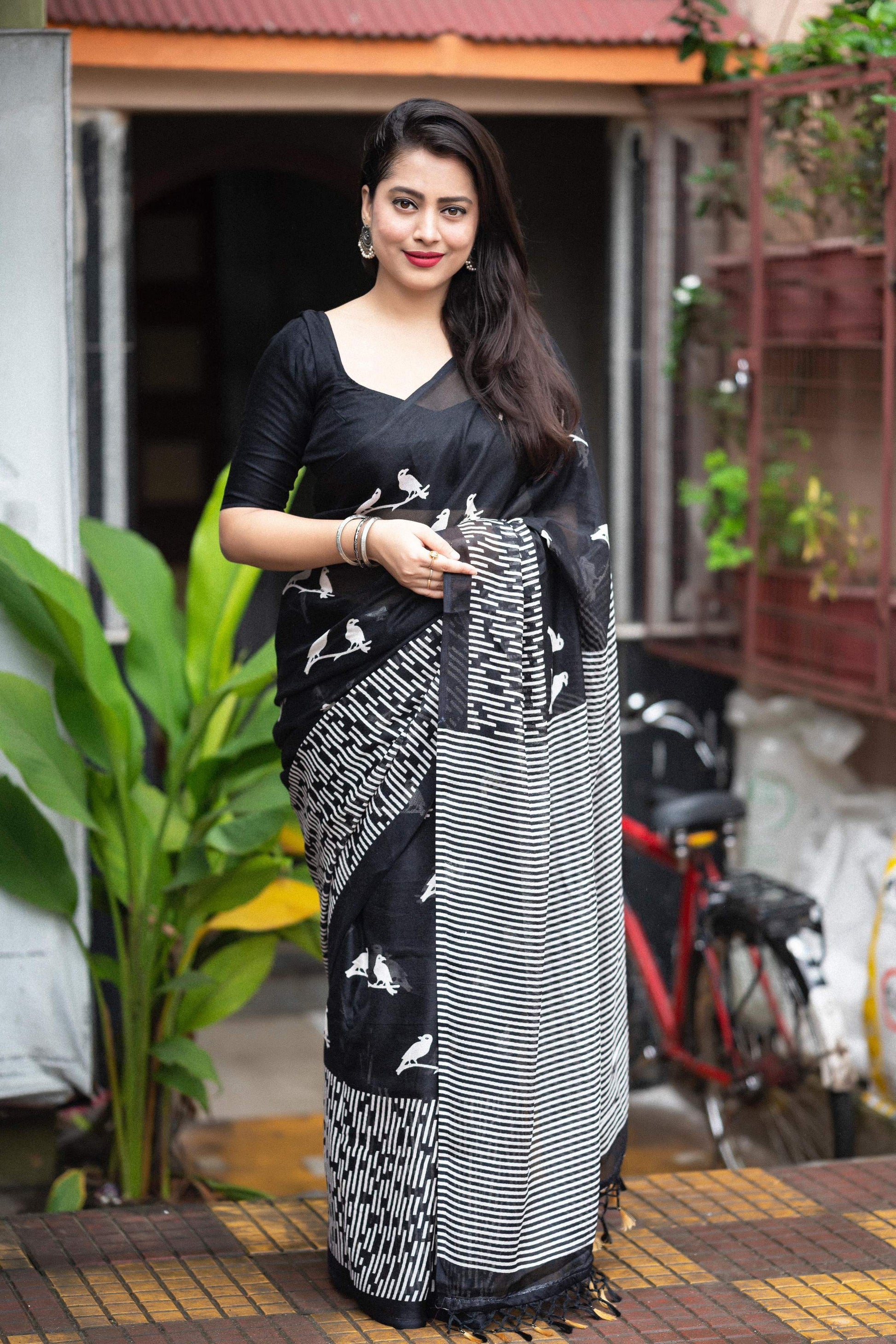 Black Silk Blend Ethnic Motifs Saree with Unstitched Blouse - Hiral Fashion | Swadesiicart
