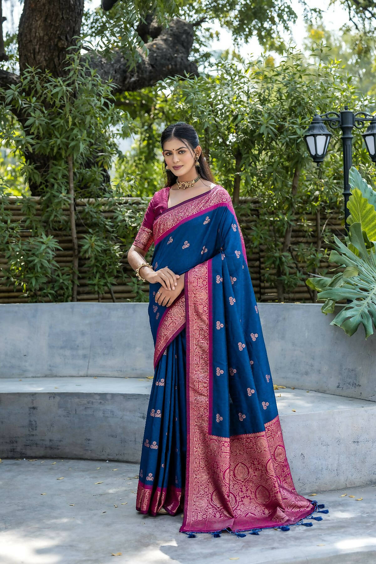 Vishnu Weaves Women's Navy-Blue Banarasi Silk Zari Woven Saree with Blouse - Swadesiicart