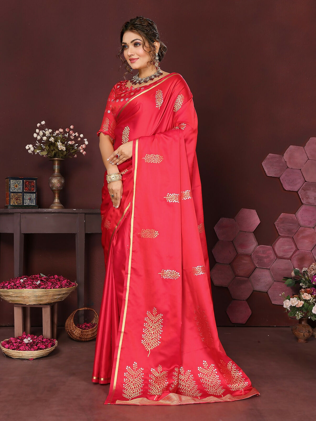 Joban Fashion Redise Pink Floral Motifs Banarasi Silk Sarees | Swadesiicart