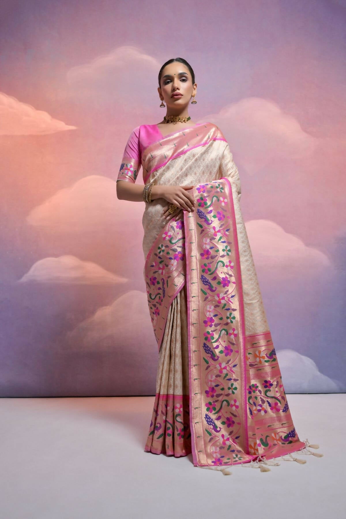 Vishnu Weaves Women's White Paithani Silk Zari Woven Saree with Blouse - Swadesiicart
