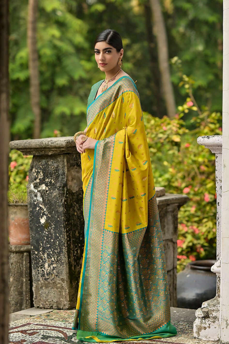 Vishnu Weaves Women's Yellow Banarasi Silk Zari Woven Saree with Blouse - Swadesiicart