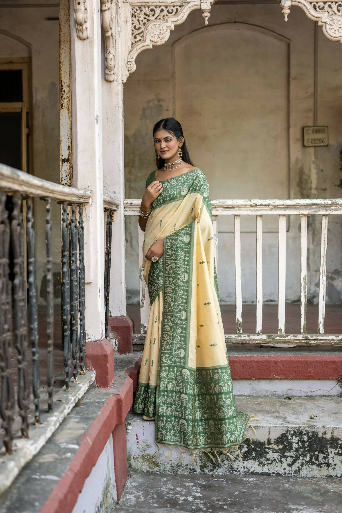 Vishnu Weaves Women's Green Handloom Raw Silk Woven Saree with Blouse - Swadesiicart
