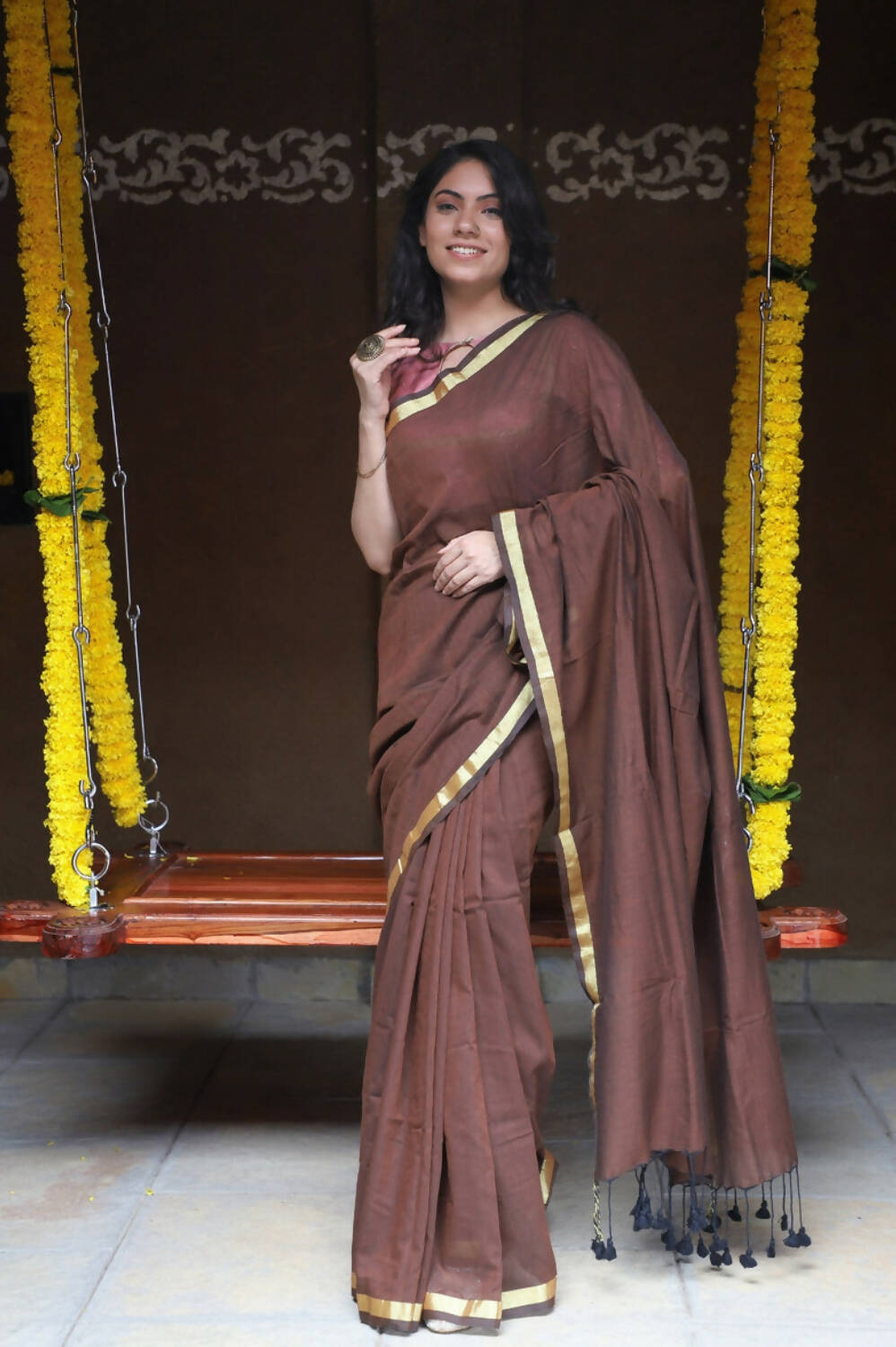 Very Much Indian Pure Cotton Handloom Saree With Intricate Borders - Brown | Swadesiicart