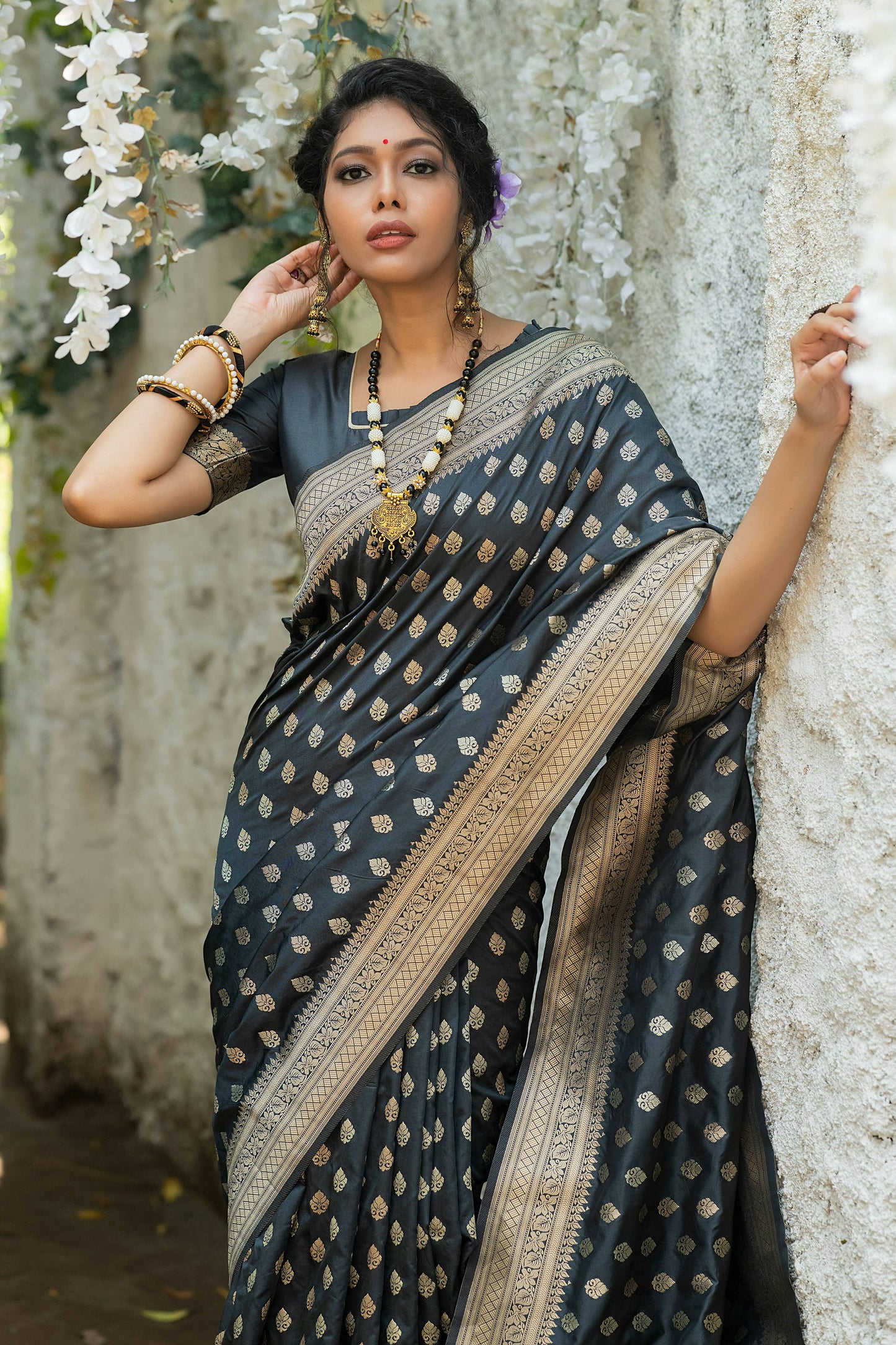 Vishnu Weaves Women's Grey Banarasi Silk Zari Woven Saree with Unstitched Blouse - Swadesiicart
