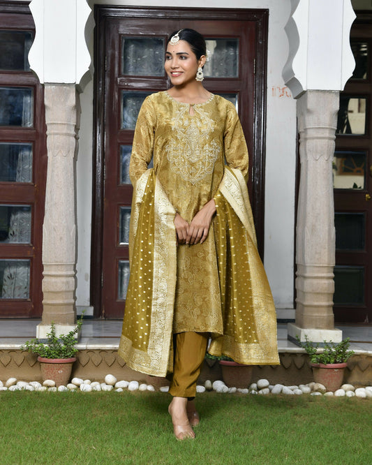 Vaasva Women's Digital Printed Tissue Suit Set With Solid Pant & Brocade Dupatta | Swadesiicart