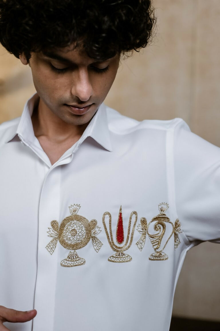 British White Kanaka Murti Shirt By Hilo Design | Swadesiicart