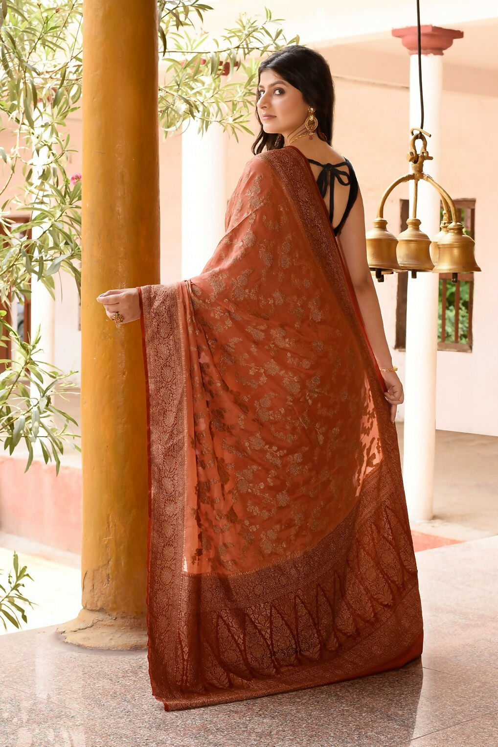 Joban Fashion Amber Crepe Chiffon Pure Handloom Banarasi Silk Saree | Swadesiicart