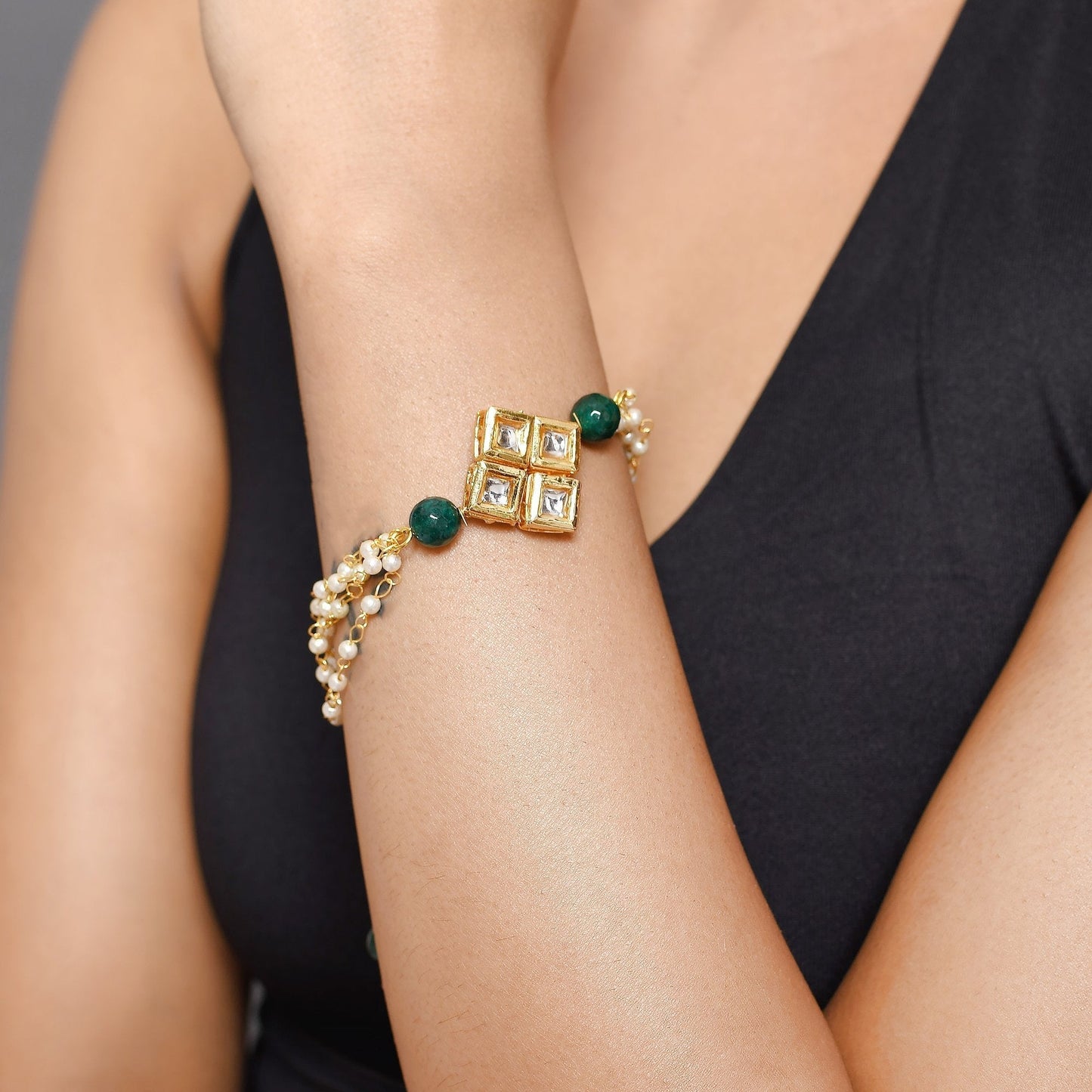 Peryl Women's Classic Gold Tone Kundan Inspired Pearl Bracelet - Noz2Toz